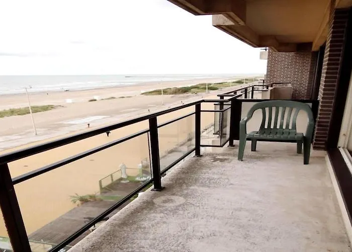 דירה In Near The